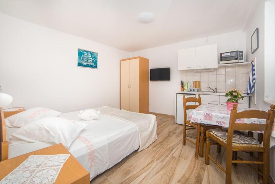 Apartmani Stipan Брела Экстерьер фото
